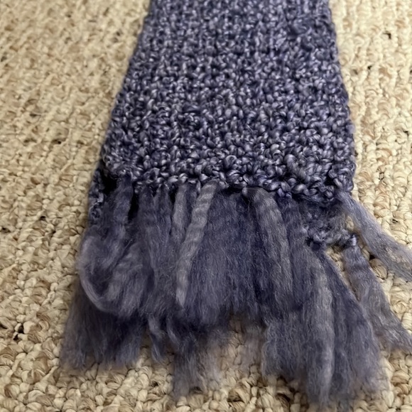 🟪Women’s handmade, crocheted purple frayed scarf, brand new. - Picture 7 of 8